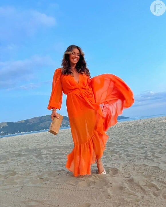 Vestido laranja para convidada de casamento: inspire-se nesse outfit de Giovanna Antonelli