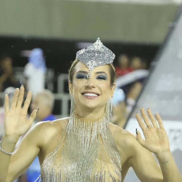 Gabi Martins respondeu nos comentários da publicação da página Gossip do Dia, que exibia o vídeo em que Solange Gomes tece as críticas