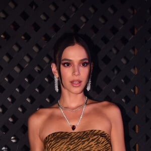 Vestido curto com meia-calça: Bruna Marquezine inspira look de Outono com produção fashionista