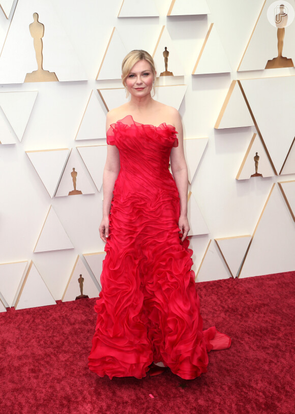 Oscar 2022: Kirsten Dunst usou vestido vermelho Christian Lacroix vintage