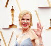 A atriz Nicole Kidman estava com um vestido azul pastel em tom inédito: a peça é da marca Armani Privé