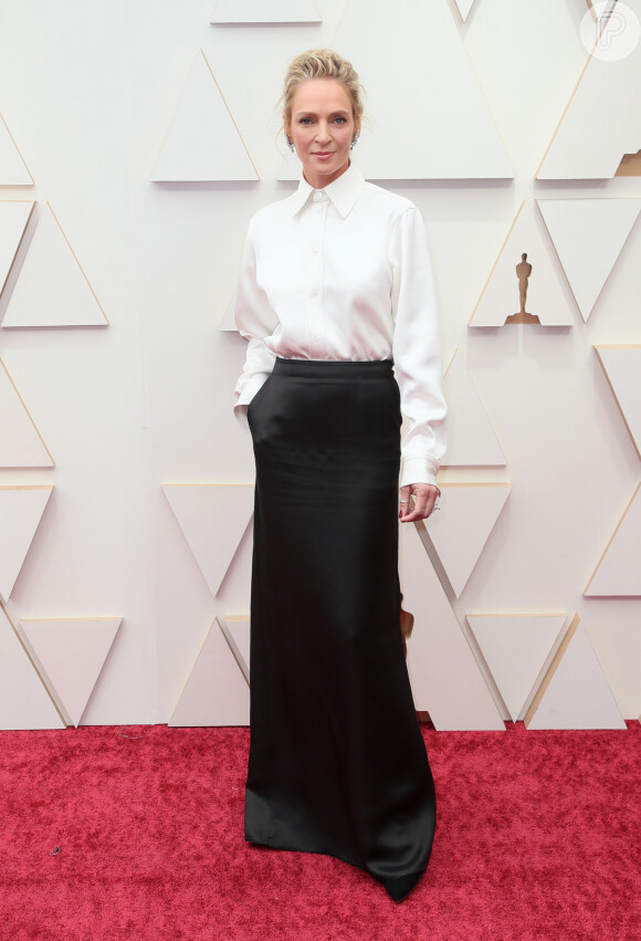 Oscar 2022: Uma Thurman usou alfaiataria na evento. A atriz estava com outfit Bottega Veneta