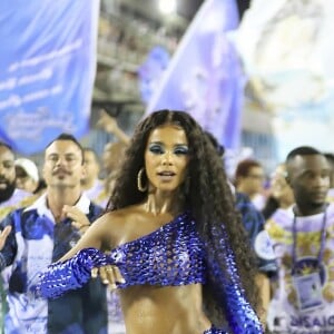 Carnaval 2022: Brunna Gonçalves mostra samba no pé em ensaio da Beija-Flor, no Rio