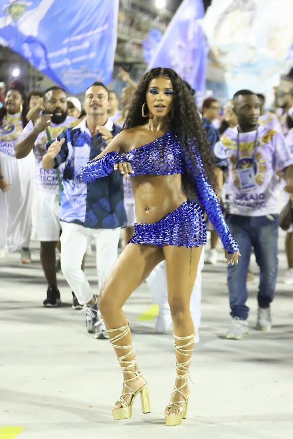 Carnaval 2022: Brunna Gonçalves mostra samba no pé em ensaio da Beija-Flor, no Rio