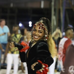 Carnaval 2022: Dandara Mariana mostra gingado em ensaio da Salgueiro na Sapucaí