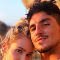 Gabriel Medina e Yasmin Brunet deixam de se seguir nas redes sociais após boatos de affair do surfista