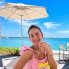 Virgínia Fonseca, grávida, avaliou que a filha mais velha está gostando da viagem a Miami, já que estava rindo a toa