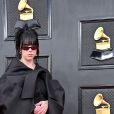Look de festa preto e nada básico foi a escolha de Billie Eillish no Grammy 2022