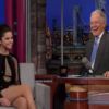 David Letterman se diverte com Selena Gomez, em 18 de março de 2013, no programa 'Late Show'
