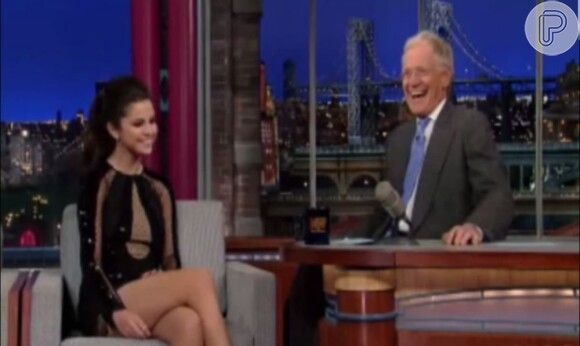 David Letterman se diverte com Selena Gomez, em 18 de março de 2013, no programa 'Late Show'