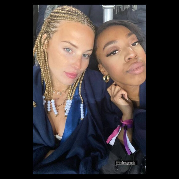 Neymar tem o costume de convidar mulheres que conhece nas redes sociais para assistir aos jogos em seu camarote no estádio