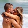 Fernanda Lima e Rodrigo Hilbert são os recordistas de trocarem amassos na praia. O casal colírio é constantemente flagrado em momentos românticos nas areias do Leblon, no Rio