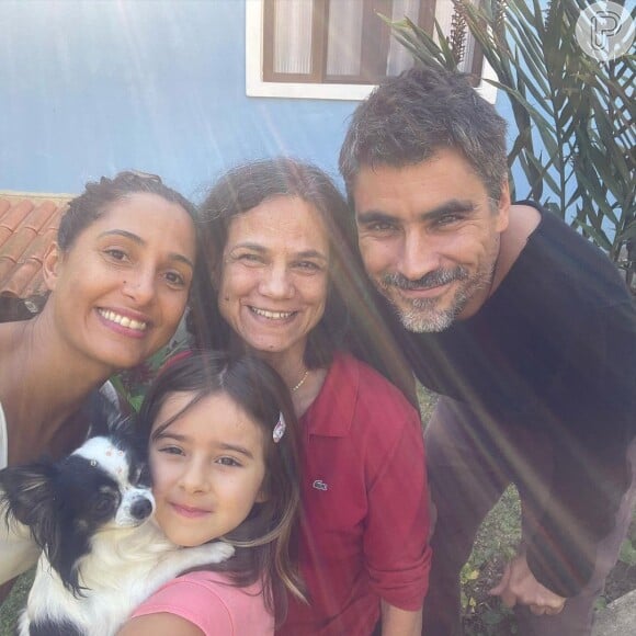 Camila Pitanga ainda exibiu momentos familiares ao lado de Patrick Pessoa: 'Nossa [felicidade], inclui nossos filhos, pais, amigos, nosso amor pela vida'