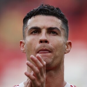 Cristiano Ronaldo recebe apoio de torcedores após anunciar a morte do filho