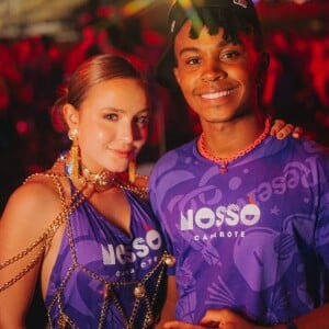 Larissa Manoela e Jean Paulo, de 'Carrossel', posaram juntos em camarote de Carnaval