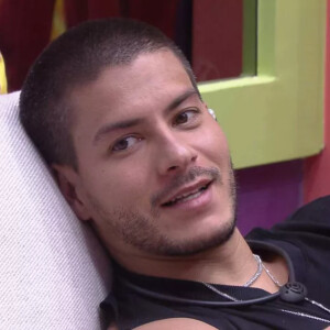 Na reta final do 'BBB 22', Arthur Aguiar desponta como um dos favoritos do público para vencer o reality