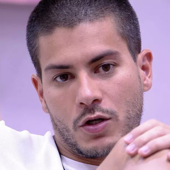 Para ter boa comunicação, Arthur Aguiar usou 4 técnicas da oratória: storytelling, modulação de voz, dicção e objetividade