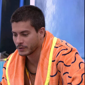 4 técnicas de oratória e comunicação de Arthur Aguiar para você conhecer