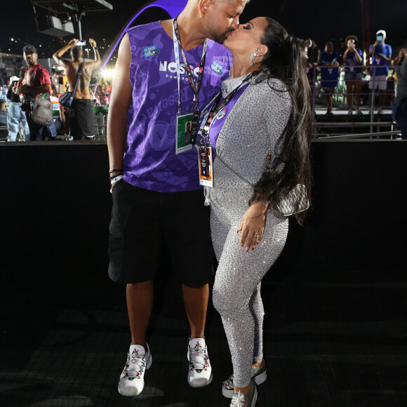 Nos primeiros dias de desfile, Viviane Araujo curtiu a Sapucaí ao lado de Guilherme Militão