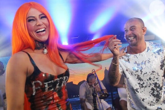 Paolla Oliveira surpreendeu Diogo Nogueira com peruca ruiva em camarote do carnaval 2022