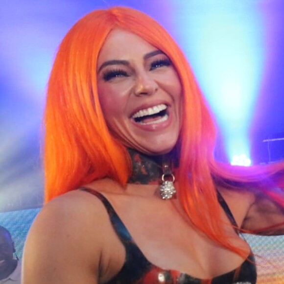 Paolla Oliveira surpreendeu Diogo Nogueira com peruca ruiva em camarote do carnaval 2022