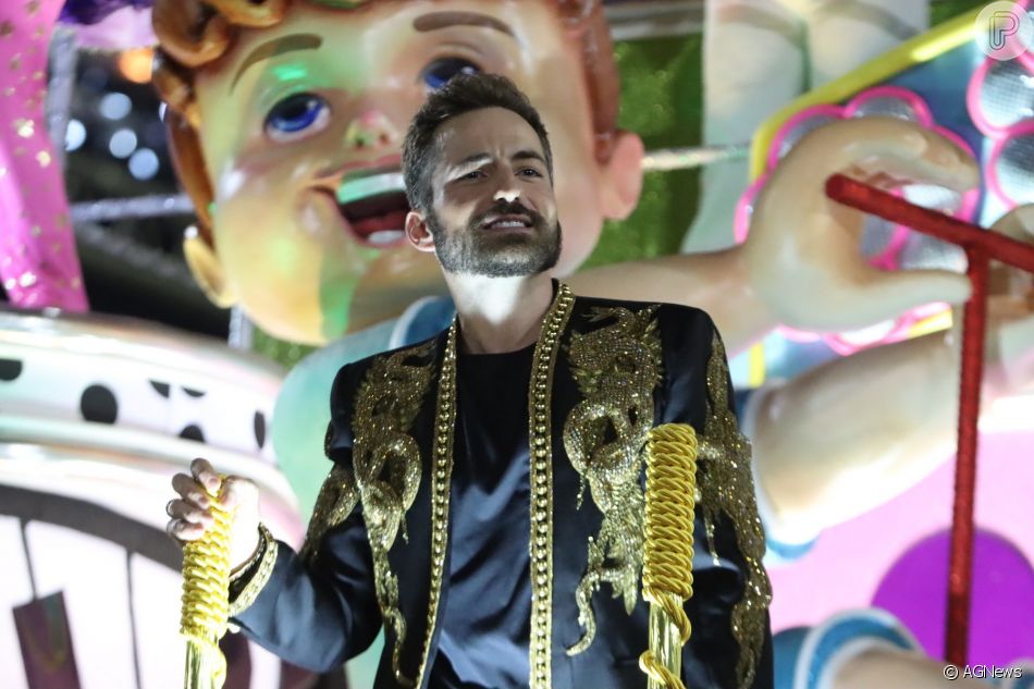 Desfile da São Clemente contou com a presença de diversos famosos
