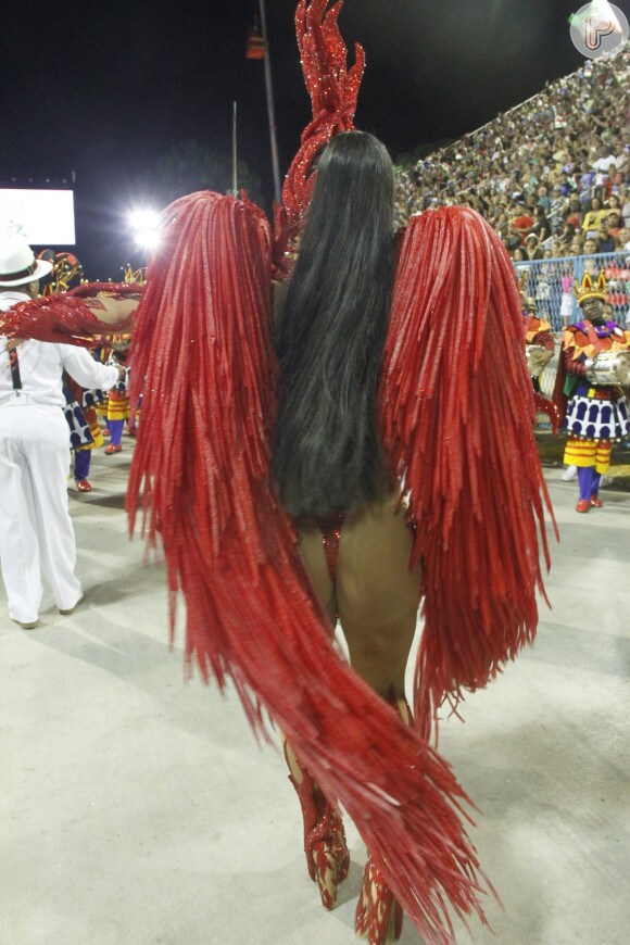 Paolla Oliveira ousa com transparência no Carnaval e revela reação de Diogo Nogueira à fantasia