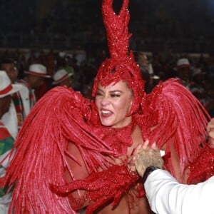 A atriz Paolla Oliveira ganhou a companhia do namorado, Diogo Nogueira, em desfile da Grande Rio