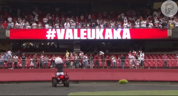 No Facebook, Kaká postou um vídeo em homenagem aos torcedores do SãoPaulo