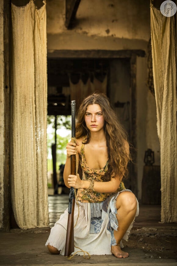 Juma Marruá (Alanis Guillen) decide proteger sua tapera e as terras onde estão enterrados seus pais na novela 'Pantanal'