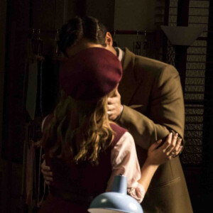 Joaquim (Danilo Mesquita) beija Isadora (Larissa Manoela) e a modista reprova no capítulo de segunda-feira, 9 de maio da novela 'Além da Ilusão'
