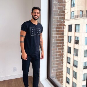 Ex-BBB Rodrigo Mussi vai bem em exercícios da fisioterapia, apesar de cansaço no final