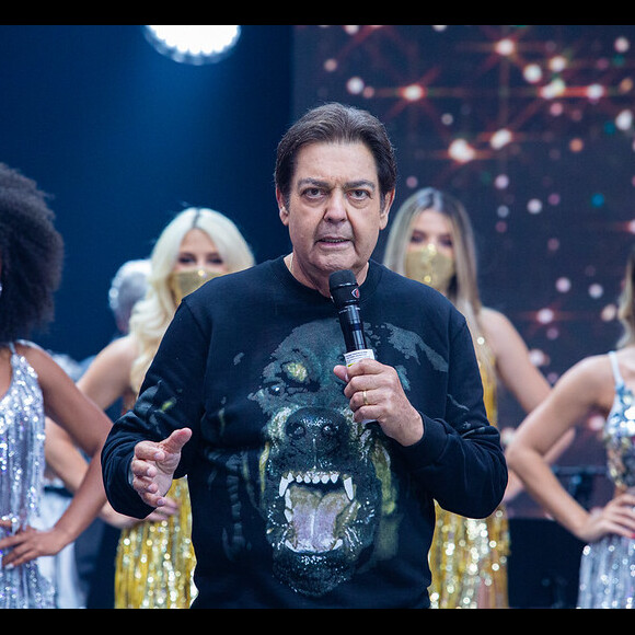 Fausto Silva está com um programa de segunda a sexta-feira na Band