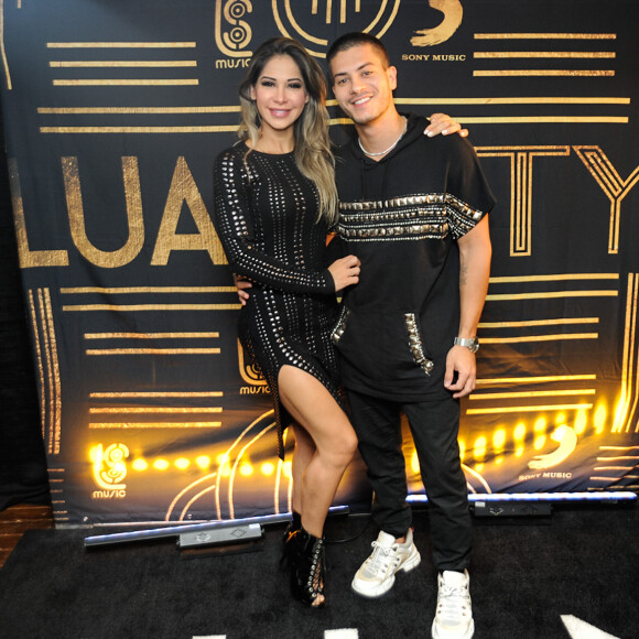 Maíra Cardi disse que Arthur Aguiar irá analisar as propostas de trabalho para definir os próximos passos profissionais