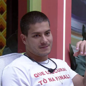 Não há um contrato assinado para a produção do material sobre Arthur Aguiar para o Globoplay