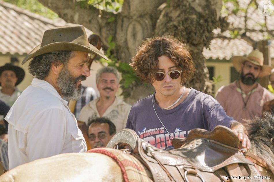José Leôncio (Marcos Palmeira) e o filho Jove (Jesuíta Barbosa) têm embates na novela 'Pantanal' por ele não saber andar a cavalo