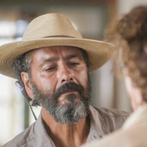 Jove (Jesuíta Barbosa) deixa a fazenda do pai após nova briga com José Leôncio (Marcos Palmeira) na novela 'Pantanal'