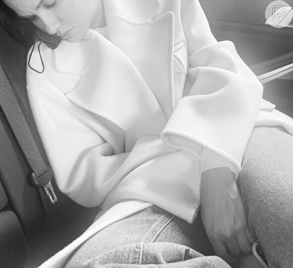 Gusttavo Lima compartilha foto de Andressa Suita dormindo em carro