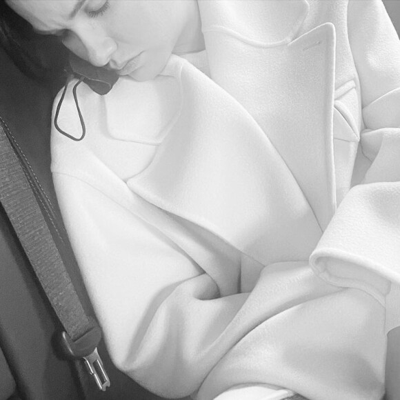 Gusttavo Lima compartilha foto de Andressa Suita dormindo em carro