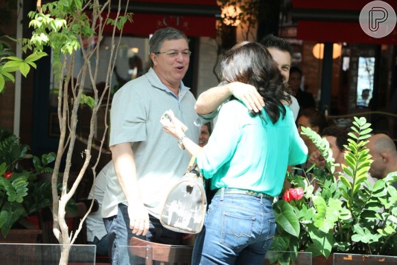 Fátima Bernardes encontrou com Luigi Barricelli e Boninho em shopping do Rio