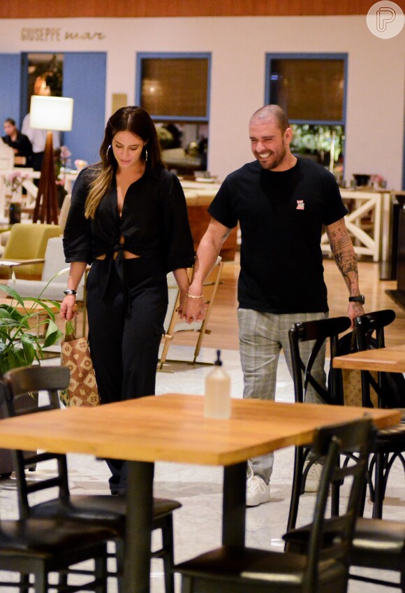 Paolla Oliveira e Diogo Nogueira juntos: casal foi flagrado durante passeio em um shopping de luxo no Rio de Janeiro