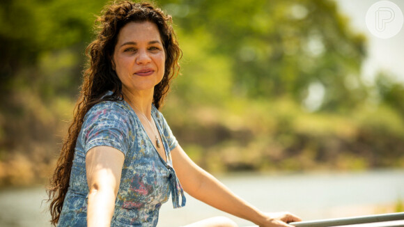 Maria Bruaca (Isabel Teixeira) investe em Alcides (Juliano Cazarré) na novela 'Pantanal'