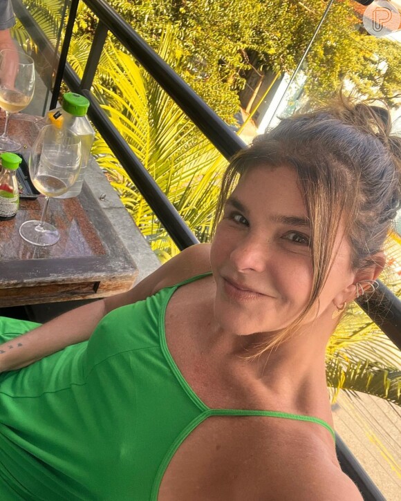Cristiana Oliveira sem maquiagem em fotos nas redes sociais: atriz posta beleza natural aos 58 anos
