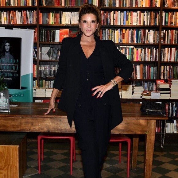 Cristiana Oliveira está lançando a biografia 'Versões de Uma Vida'