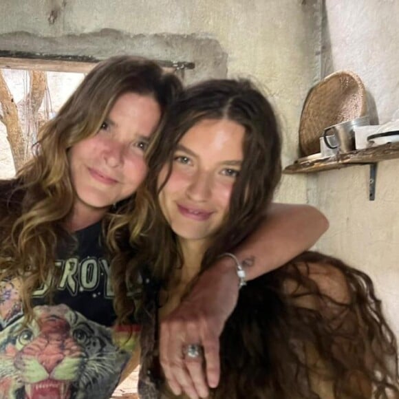 Cristiana Oliveira e Alanis Guillen nos bastidores da novela 'Pantanal'