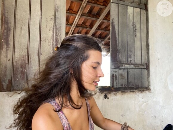 Jesuíta Barbosa compartilha fotos com frequência de Alanis Guillen em sua rede social