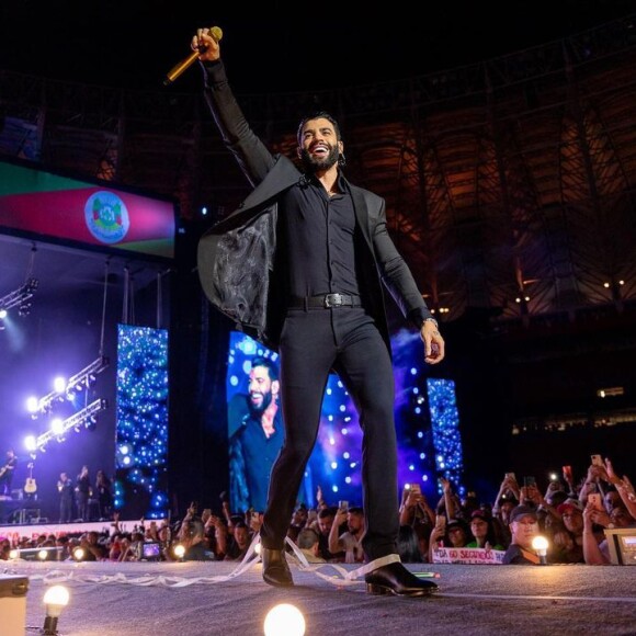 No vídeo, duas mulheres começam se estapeando