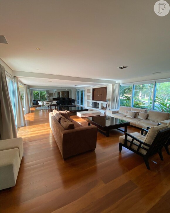 Nova mansão de Marcus Buaiz tem sala de estar para quatro ambientes