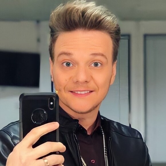 Michel Teló chegou a fazer show e cumprir compromissos enquanto os testes apontavam negativo para a Covid-19