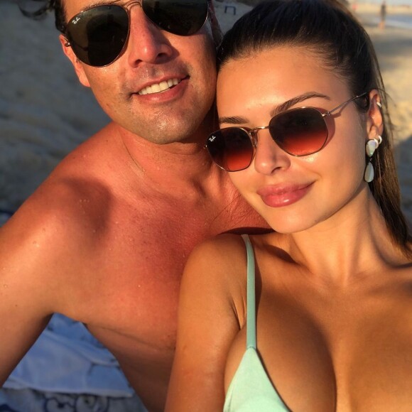 Bruno de Luca e Sthéfany Vidal querem criar a filha sem estereótipos de gênero: 'Essa separação de brinquedos, cores, com a gente não tem'